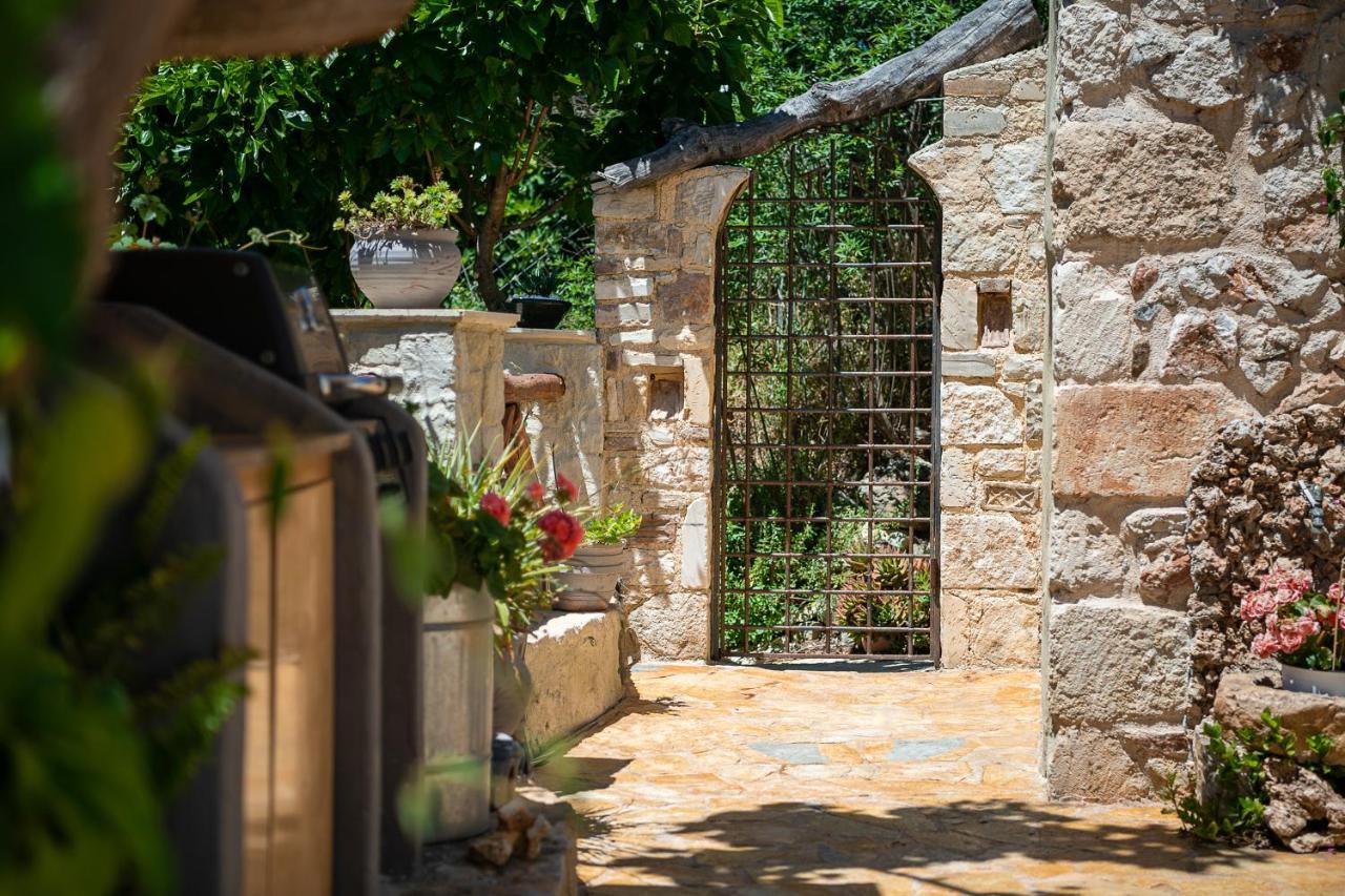 Verekinthos Villas - Pool, Hot Tub, Bbq, Kids Playground, Stunning Mountain Views Yerolakkos Exterior photo