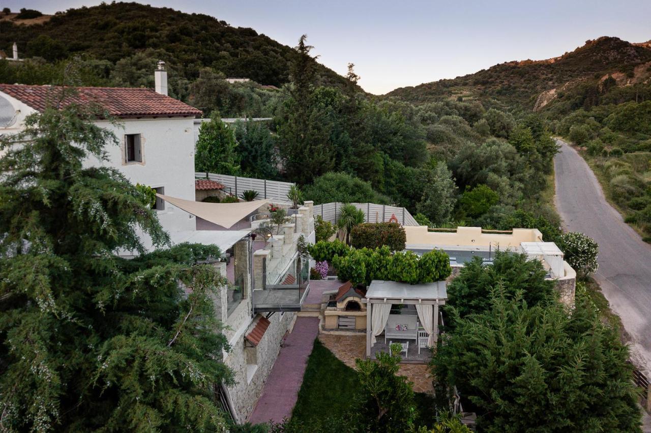Verekinthos Villas - Pool, Hot Tub, Bbq, Kids Playground, Stunning Mountain Views Yerolakkos Exterior photo