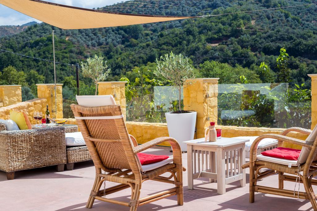 Verekinthos Villas - Pool, Hot Tub, Bbq, Kids Playground, Stunning Mountain Views Yerolakkos Exterior photo